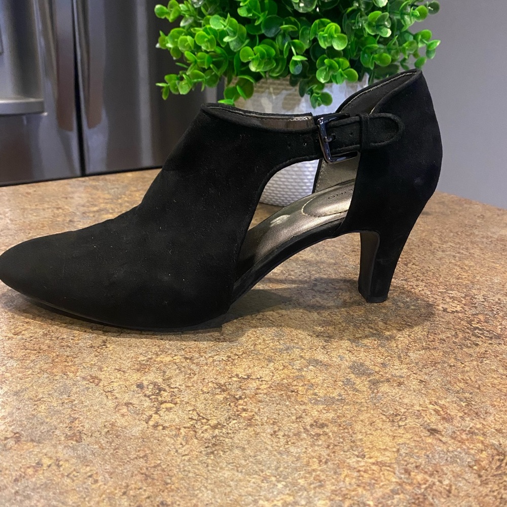 Bandolino 3” Suede Heels